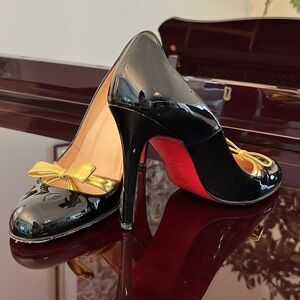 Gold Bow Black Patent Leather Pumps 🎄